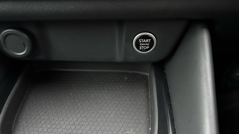 Nissan Qashqai 1.3 DiG-T MH N-Connecta 5dr Petrol Hatchback